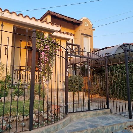 Hostal Las Rosas Salta Luaran gambar