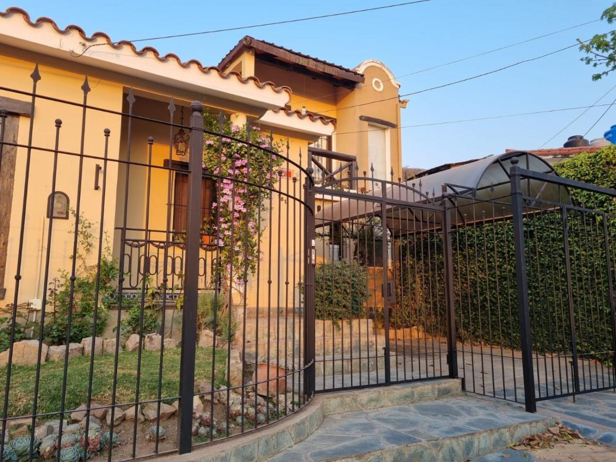 Hostal Las Rosas Salta Luaran gambar