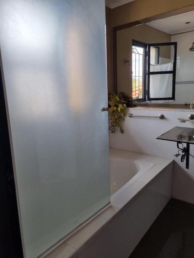 Hostal Las Rosas Salta Luaran gambar