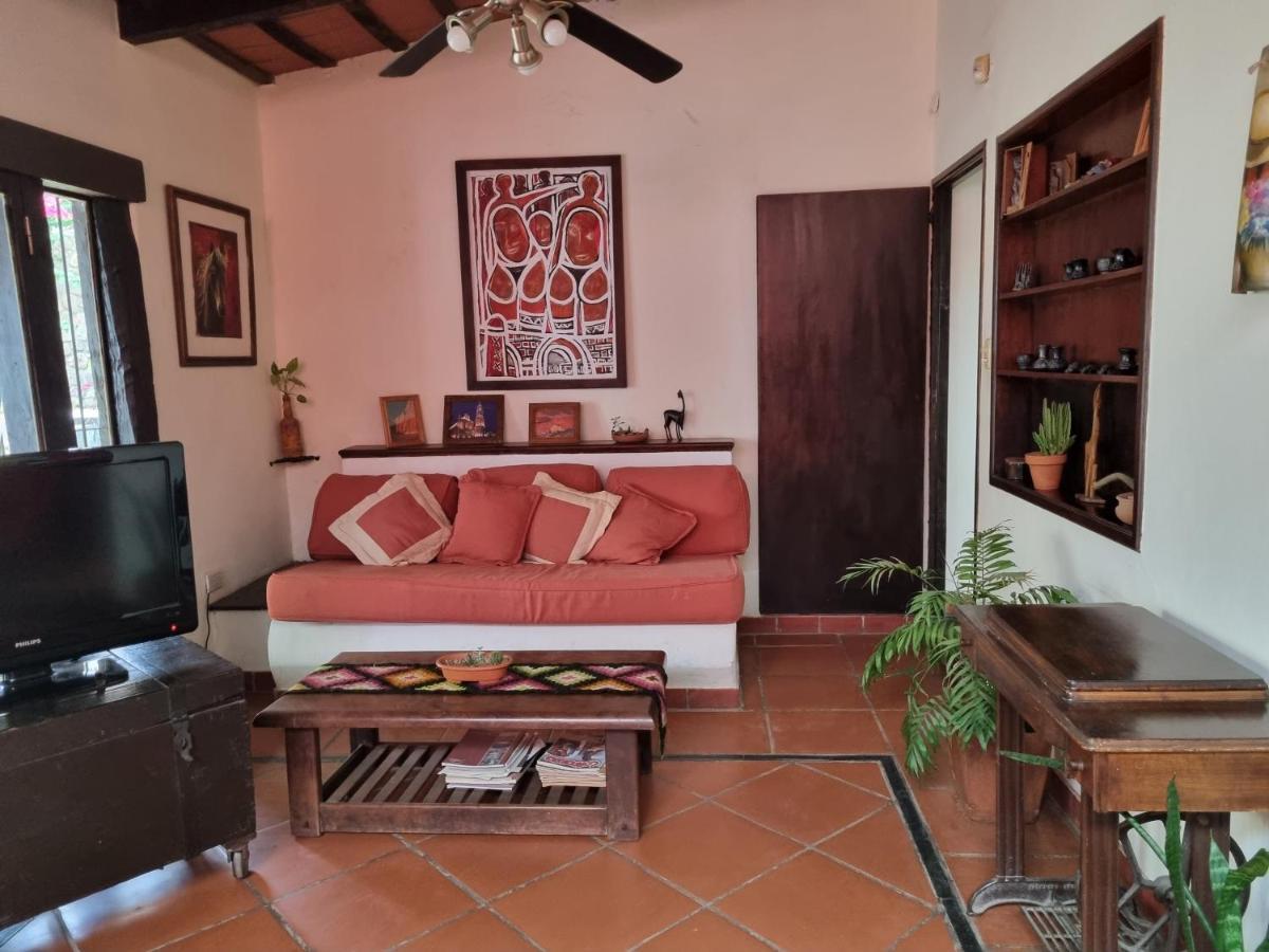 Hostal Las Rosas Salta Luaran gambar